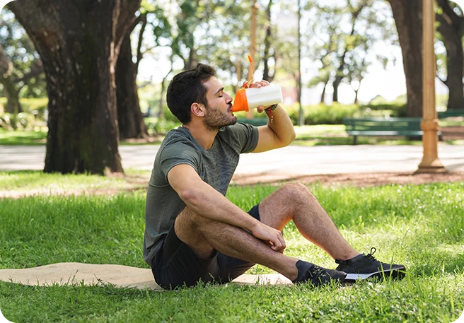 Sportler im Park Welche Vitamine sind wichtig
