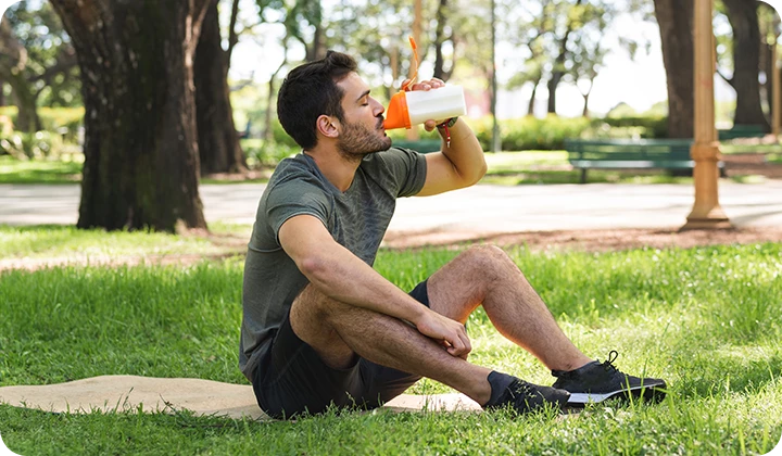 Sportler im Park Welche Vitamine sind wichtig